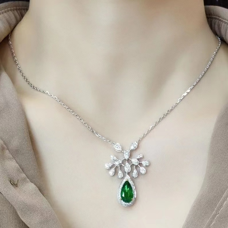 길드 검사 인증서가 포함 된 2.00ct 에메랄드 목걸이가 포함 된 새로운 디자인 개인 커스텀 18K 골드
