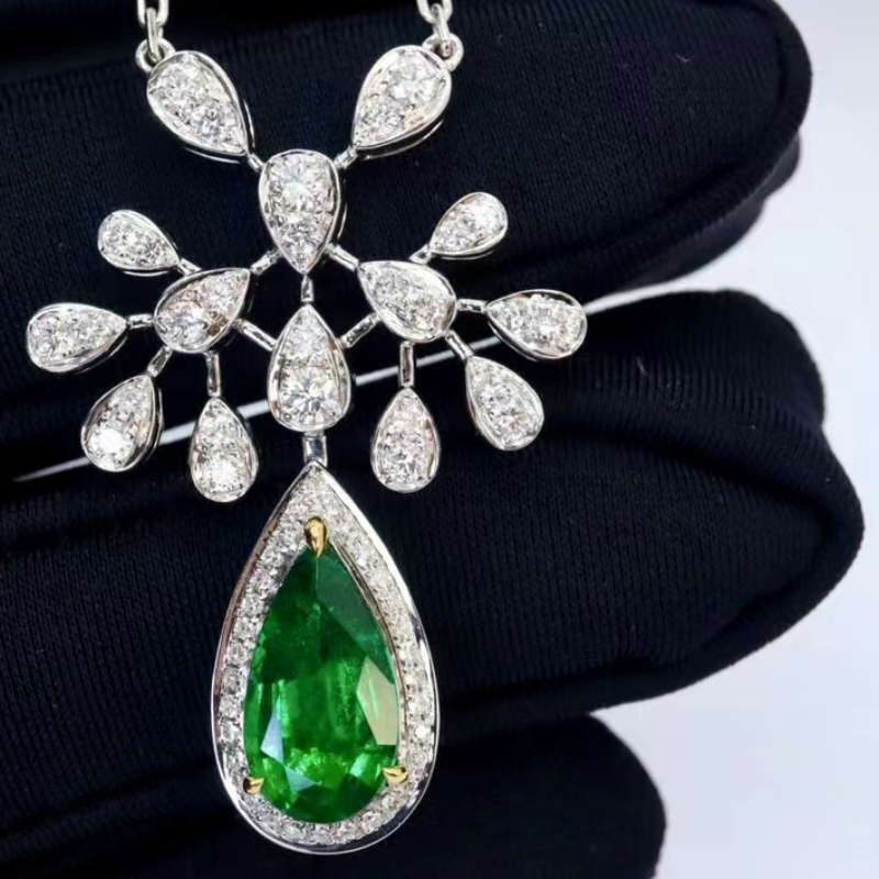 길드 검사 인증서가 포함 된 2.00ct 에메랄드 목걸이가 포함 된 새로운 디자인 개인 커스텀 18K 골드