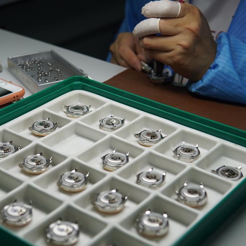 시계와 시계가 모두 오른쪽으로 회전하는 이유?