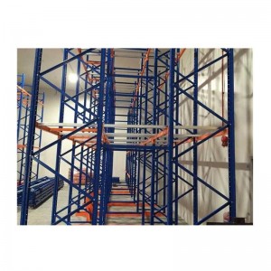 스토리지 랙을 뒤로 밀어냅니다