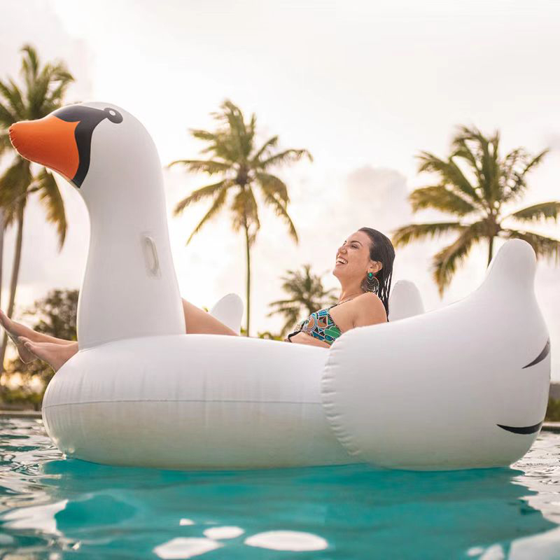 수영장 수상을 청소하는 방법으로 여름 내내 마지막 여름에?