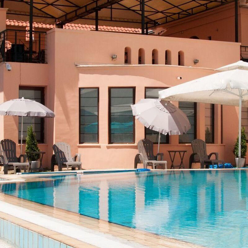 뒷마당에 수영장을 추가 할 때 고려해야 할 다섯 가지