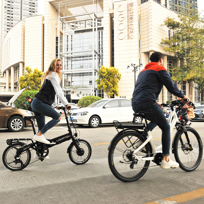 우리는 전기 자전거를 돕습니다