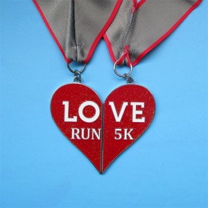 맞춤형 메달리온 펜던트 독특한 마라톤 메달 하나의 눈 메달에 견인