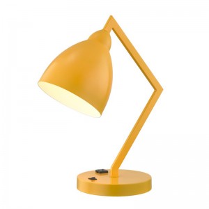 고정 금속 암이있는 데스크 램프 및 통합 된 전원 콘센트가있는 헤드 및/off Rocker Switch at Base for 객실