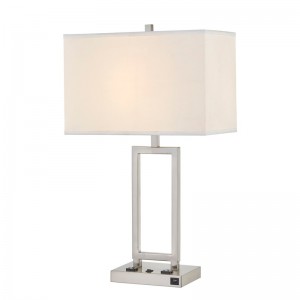 브러시 니켈 마감, 2 개의 콘센트, on/off 로커 스위치 및 USB 포트가있는 개츠비 데스크 램프