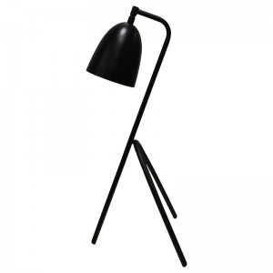 검은 마감 처리 된 3 개의 다리 데스크 램프와/Of \\
off 로커 스위치 객실