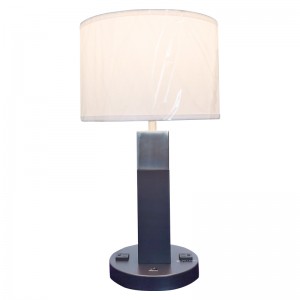 두 개의 톤 검은 색과 브러시드 니켈 마감 테이블 램프 on/off 로커 스위치와 객실에 편리한 두 개의 아울렛이 있습니다.