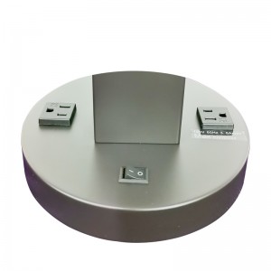 두 개의 톤 검은 색과 브러시드 니켈 마감 테이블 램프 on/off 로커 스위치와 객실에 편리한 두 개의 아울렛이 있습니다.