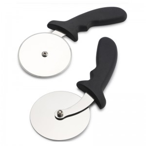 피자 휠 커터 스테인레스 스틸 피자 커터 머신 피자 나무 손잡이가있는 피자 청소