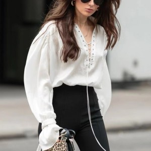 프랑스 흰색 긴팔 셔츠 2023 새로운 플레어 슬리브 얇은 기질 v- 넥 디자인 감각 묶인 셔츠 블라우스