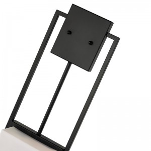 호텔에서 무광택 검은 마무리와 직사각형 아크릴 쉐이드가있는 호스 피탈 리티 호텔 벽 정상 전형적인 복도