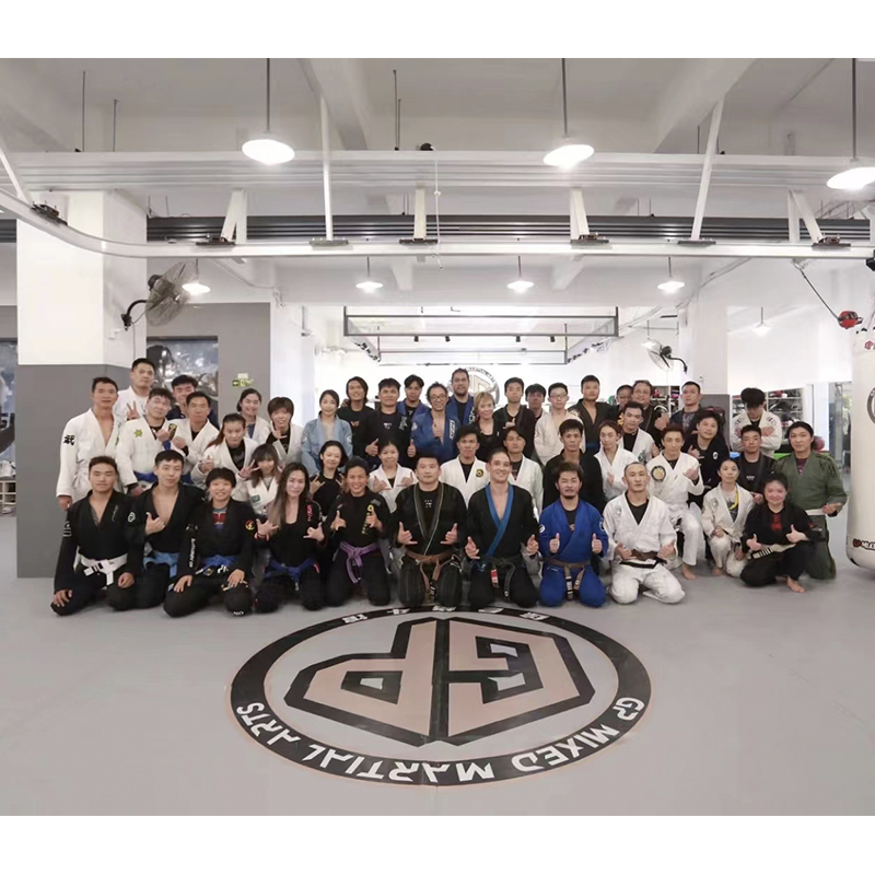 우리는 또한 친구들에게 장비를 제공 할 것입니다