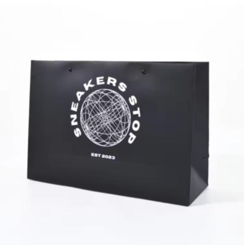 맞춤형 로고 매트 매트 블랙 페이퍼 의류 포장 선물 종이 가방 쇼핑백 럭셔리 종이 가방 리본 손잡이