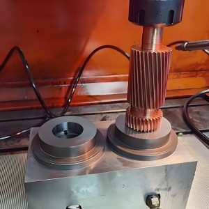 C 축 방전 가공 금형 코어