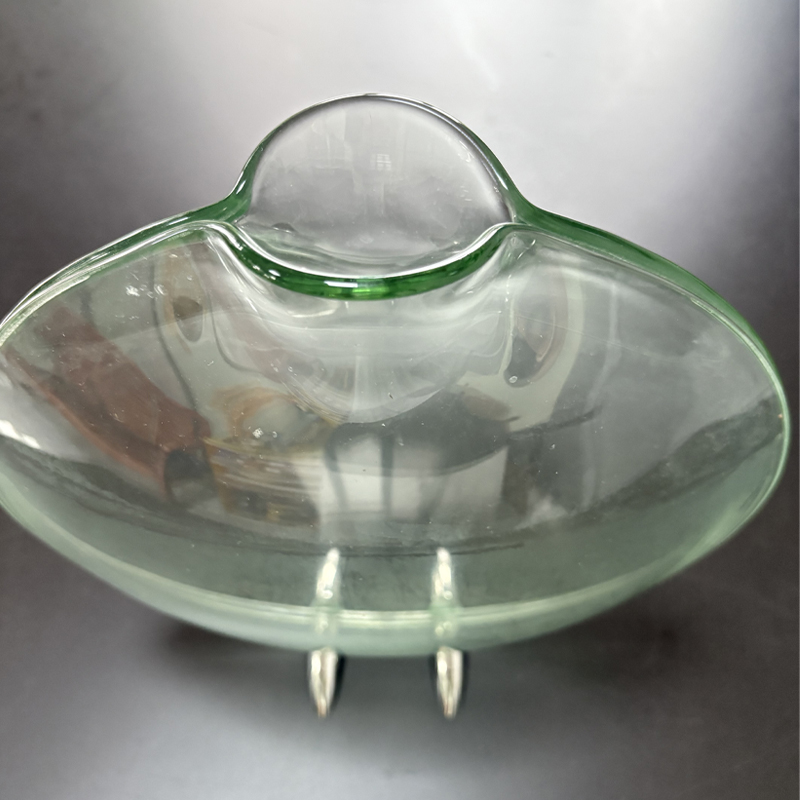 Zhongtai 스테인레스 스틸 생선 입 모양 곱슬 높이-꽃꽂이를위한 23cm 금속베이스가있는 투명성 꽃병