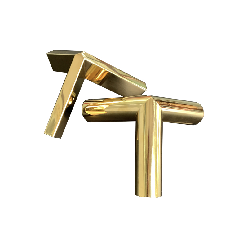 Zotye 스테인레스 스틸 골드 전기 도금 삼각형 3-치수 중공 스탠드 장식