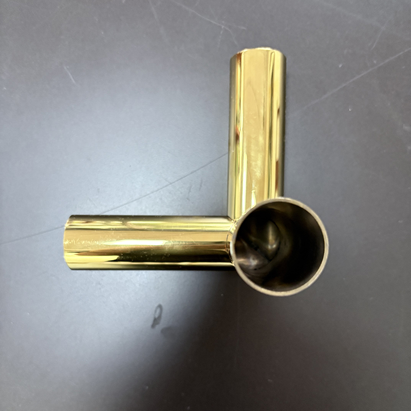 Zotye 스테인레스 스틸 골드 전기 도금 삼각형 3-치수 중공 스탠드 장식