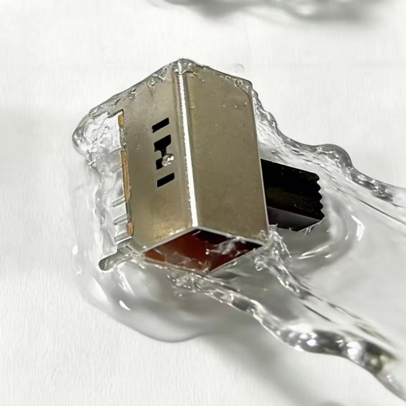 IP67 대 IP68: 무엇\\방수 스위치 보호 등급의 실제 차이는 무엇입니까?